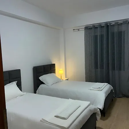 Flat In - Modern & Cozy