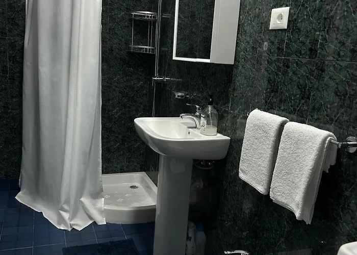 Flat In - Modern & Cozy * 地拉那